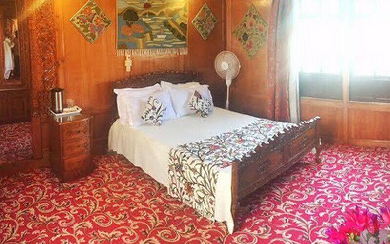 Houseboat Princess Palace Deluxe 2, Srinagar 4